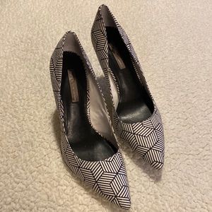 BCBG Generation Black & White Abstract Pump
